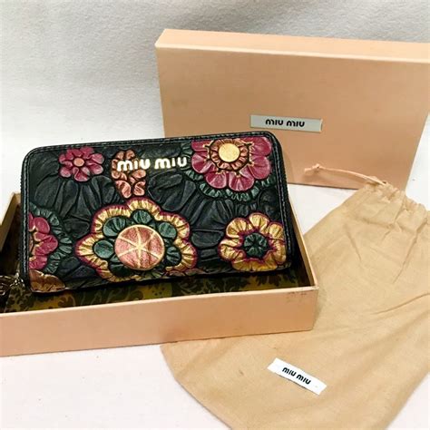 กระเป๋าสตางค์ miu miu|mi miu prada official site.